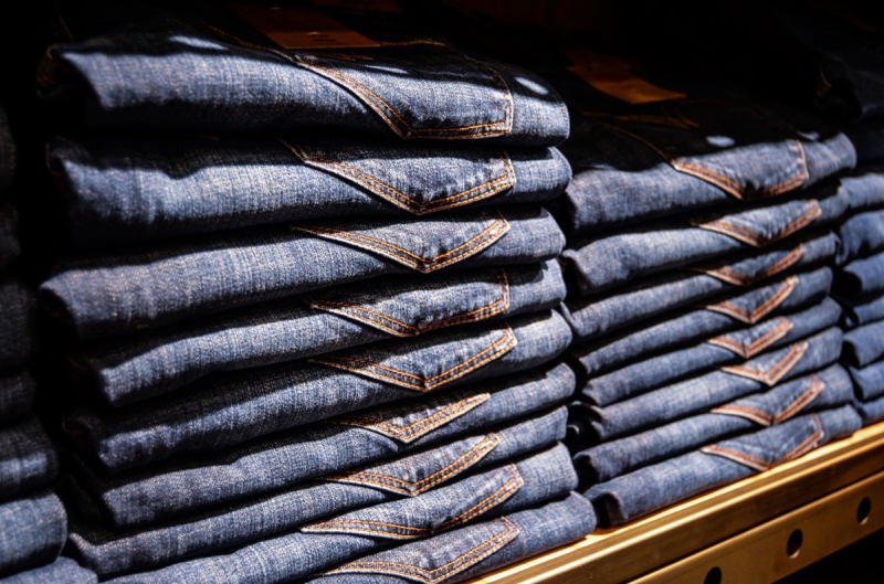 magasin-LE PRADET-min_jeans_pants_blue_shop_shopping_shelf_exhibition_buy-940702